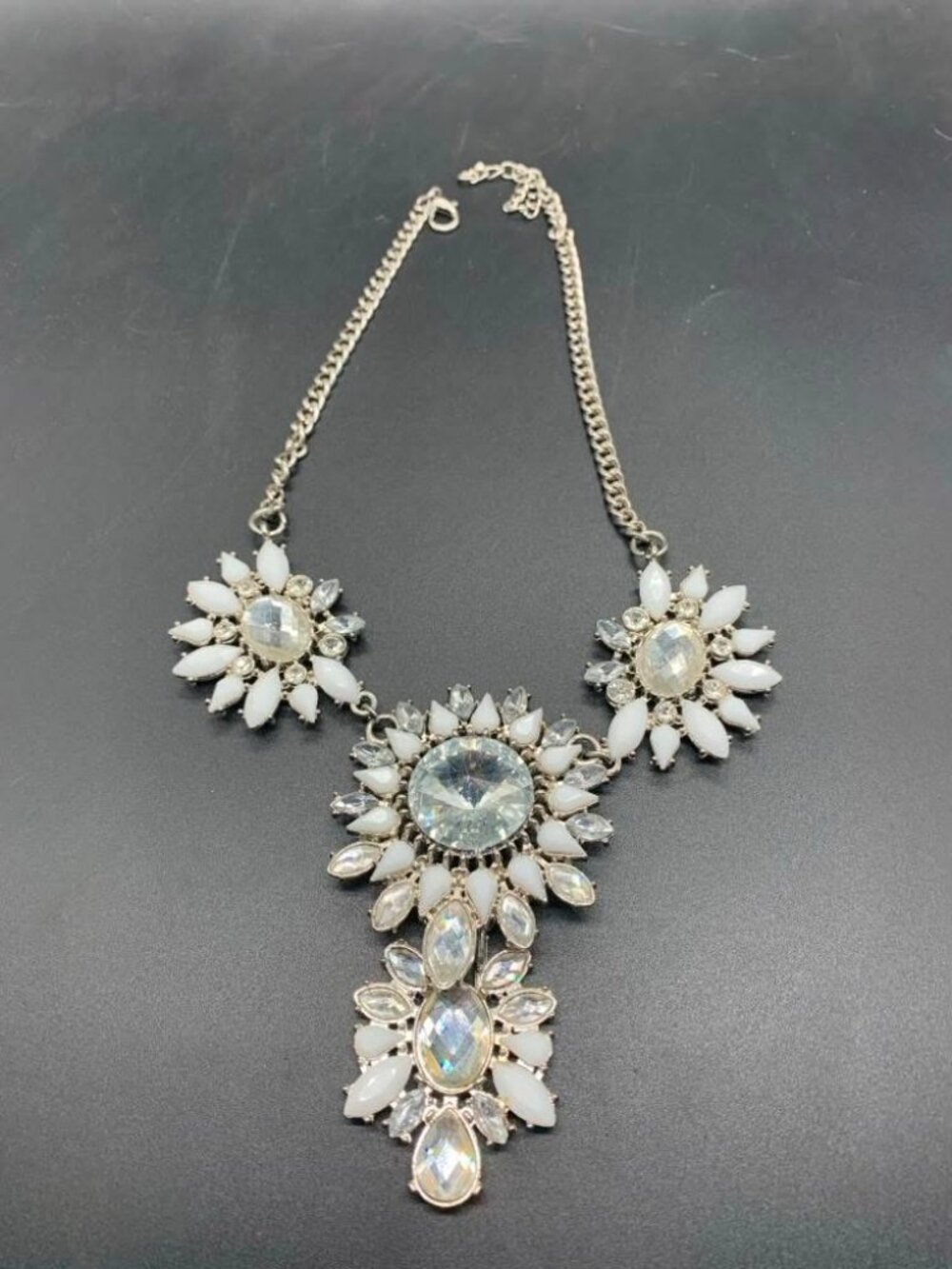 EUC Silver Tone Clear & White Rhinestone Floral Statement Necklace